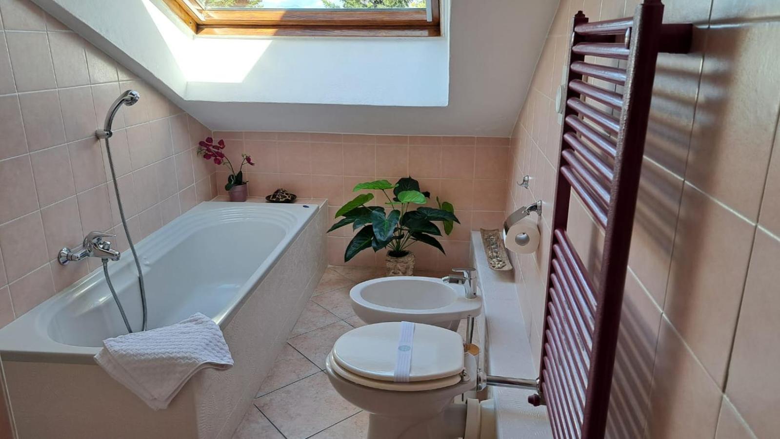 Appartamento Casa Paola - Stazione 400 Mt - Free Wifi Arcore Esterno foto